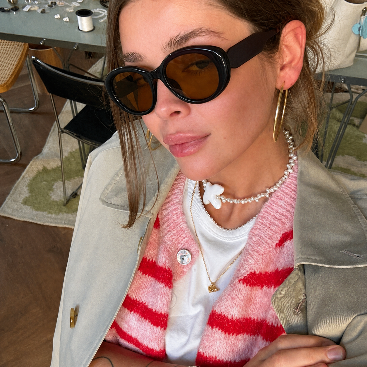 Caelum Black Brown oval sunglasses on model