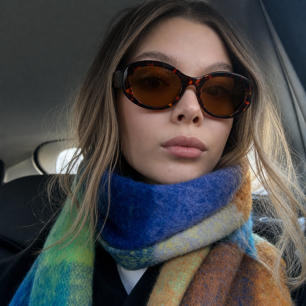 Caelum Tortoise Brown oval sunglasses on model
