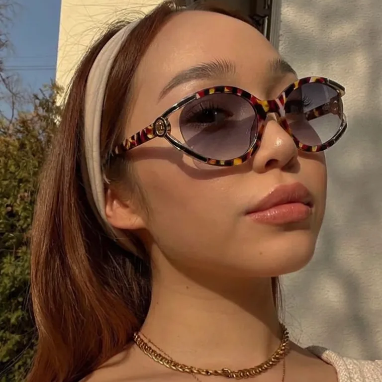 Flare Colorful Tortoise cat-eye sunglasses on model