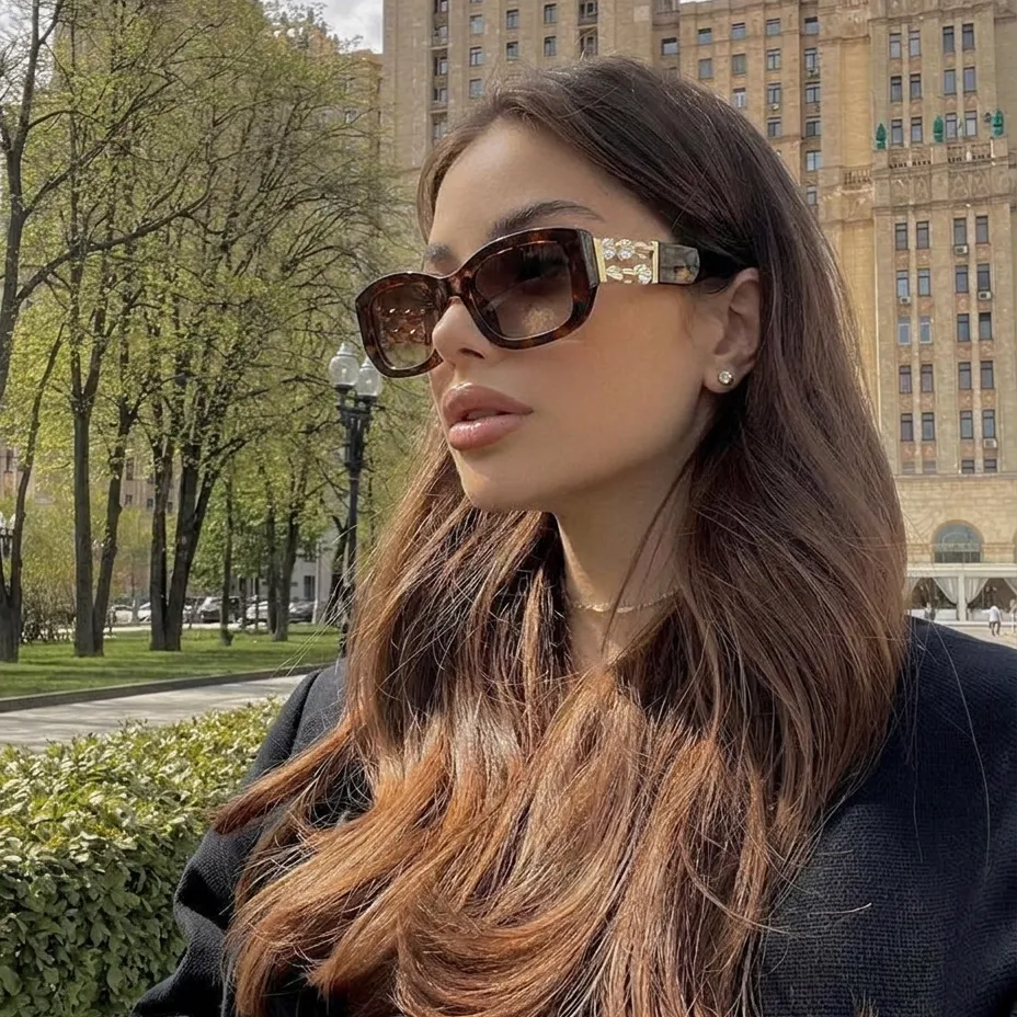 Ghost Tortoise Brown flat rectangle sunglasses on model
