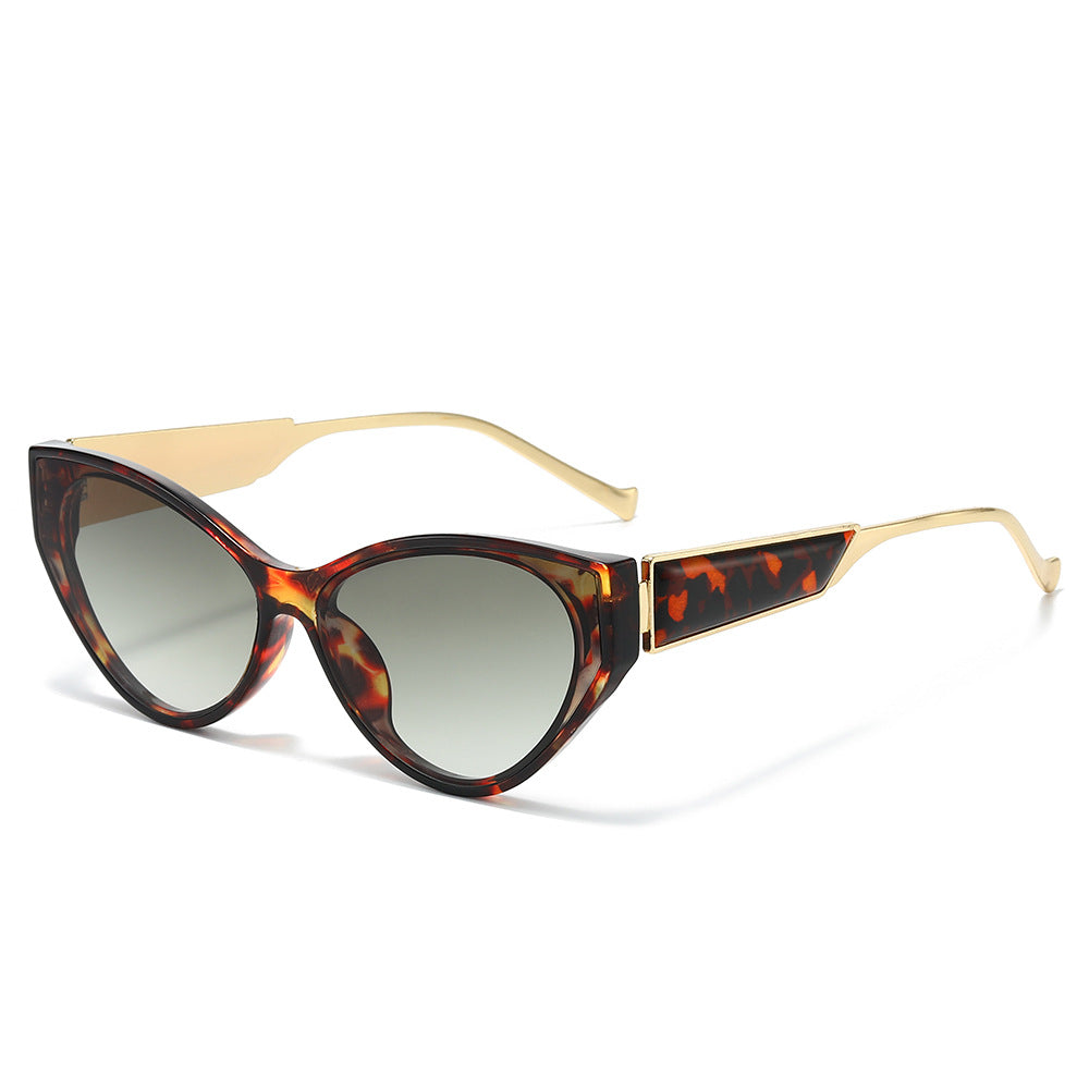 Lyra cat-eye sunglasses in tortoise smoke