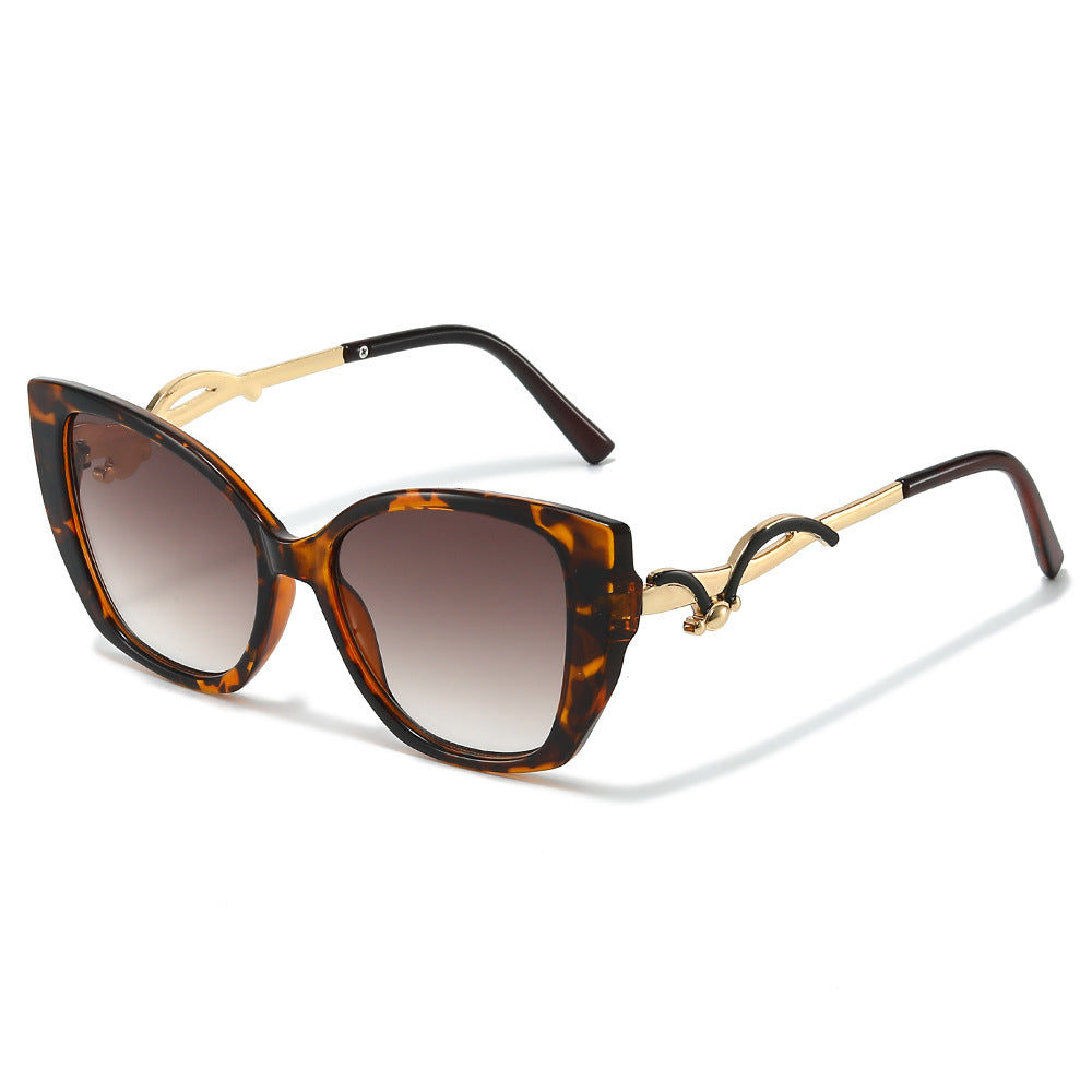 Sage cat-eye sunglasses in Tortoise Brown