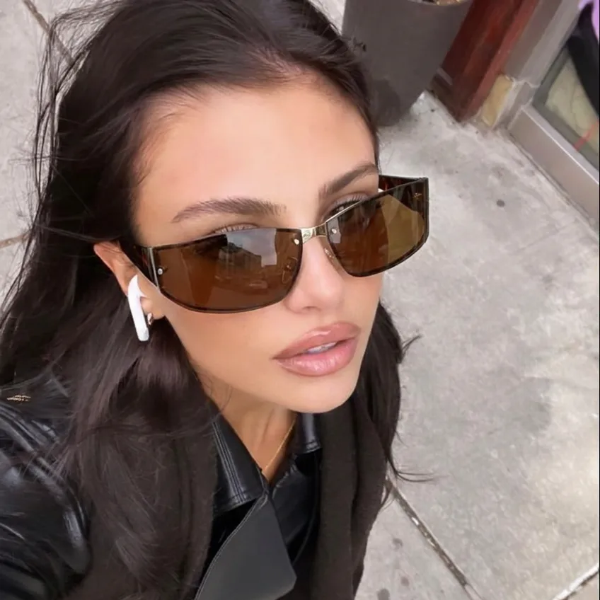 Vibe brown tortoise sunglasses on model