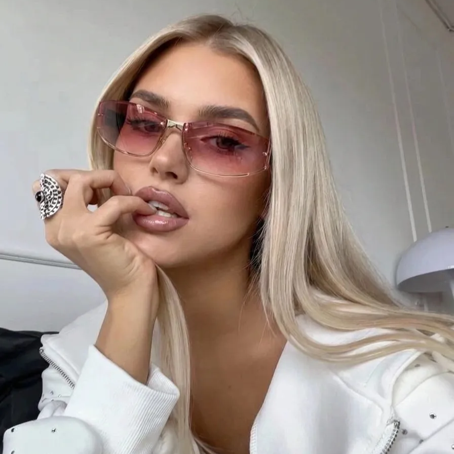 Vibe rose black sunglasses on model
