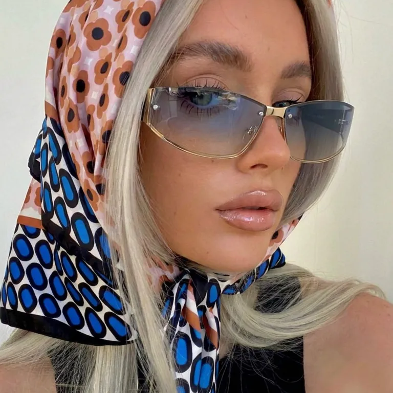 Vibe blue gradient black sunglasses on model